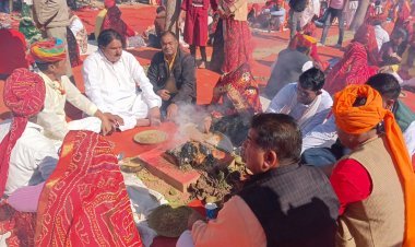 सर्वोदय वाटिका में 581 जोड़ों का विशाल सामाजिक समरसता महायज्ञ समारोहपूर्वक सम्पन  ,  नावाँ के पूर्व विधायक विजयसिंह चौधरी,परबतसर पूर्व विधायक मानसिंह ने दी महायज्ञ में आहुतियां