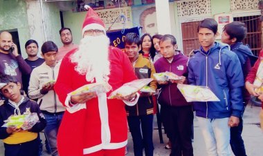 लियो क्लब सीकर ने क्रिसमस पर्व पर उपहार बॉंटे ।