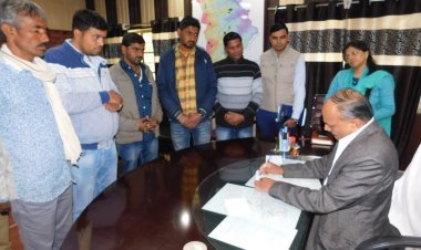 भोजपुर कांगसो का खेड़ा में चारागाह भूमि एवं खेल मैदान पर अतिक्रमण मुक्त कराने को लेकर संभागीय आयुक्त को दिया ज्ञापन