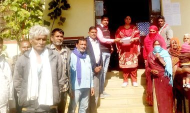 नाली निर्माण करवाने और पेयजल आपूर्ति का समय बदलने की मांग