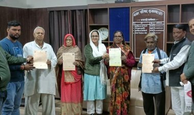 सभापति ने किया पट्टा वितरण 