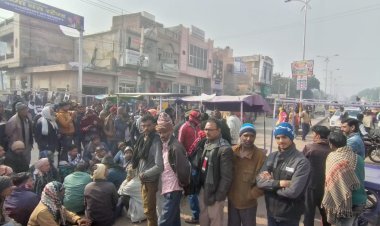 कच्चा बस स्टैंड की व्यवस्थाओं को सुधारने की मांग को लेकर रेहड़ी युनियन ने लगाया जाम, चेयरमैन की समझाइश के बाद खोला जाम