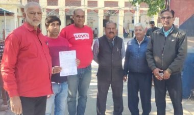 जिला व्यापार महासंघ ने व्यापारी के साथ हुई ठगी के विरोध में सौंपा ज्ञापन 