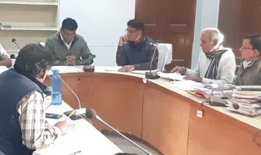 चार ग्राम विकास अधिकारियों को जारी होंगे नोटिस: सीईओ मीणा