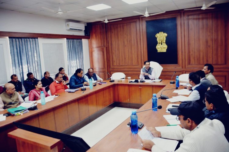 राज्य सरकार के 4 वर्षो के विकास कार्यों और फ्लैगशिप स्कीम्स की विधानसभावार रिपोर्ट बनाकर 8×4 की फ्लैक्सी स्टैंड सहित 20 दिसंबर तक सूचना एवं जनसंपर्क कार्यालय में पहुंचाना सुनिश्चित करें - जिला कलेक्टर