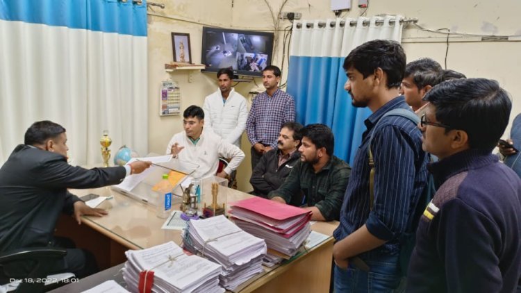 सीएमएचओ को मानदेय भुगतान देरी को लेकर सौपा ज्ञापन