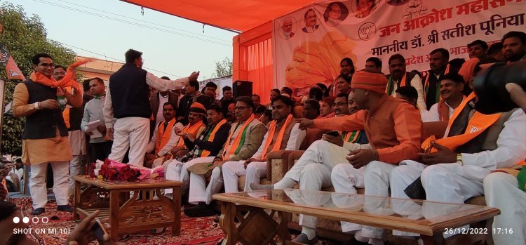 जिसने भगवान का शिवलिंग उखाड़ा उस सरकार को उखाड़ना है - सतीश पूनिया