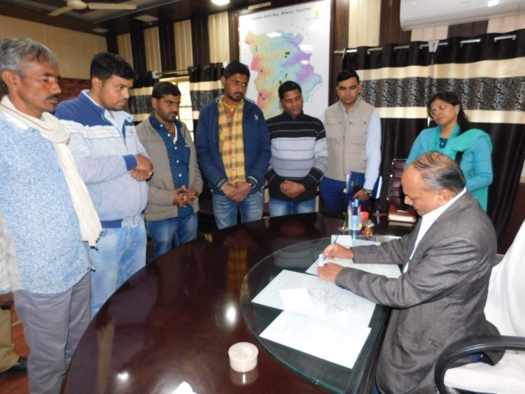 भोजपुर कांगसो का खेड़ा में चारागाह भूमि एवं खेल मैदान पर अतिक्रमण मुक्त कराने को लेकर संभागीय आयुक्त को दिया ज्ञापन