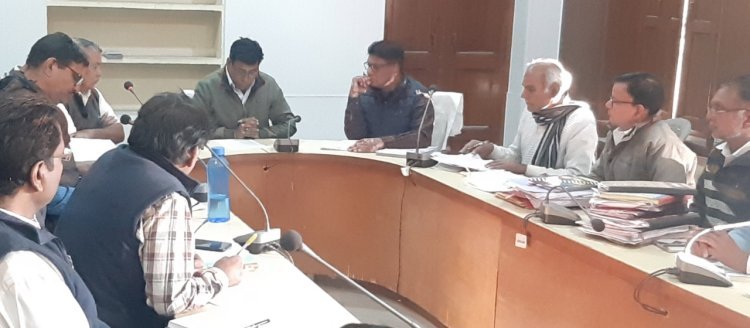 चार ग्राम विकास अधिकारियों को जारी होंगे नोटिस: सीईओ मीणा