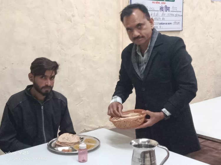 पुत्र के जन्म दिवस पर इंदिरा रसोई में कराया भोजन