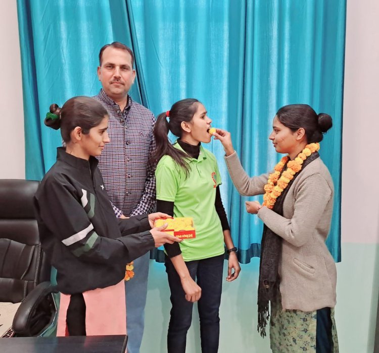 भानीपुरा एईएन कार्यालय के 1073 कनेक्शनों का 4.40 करोड़ बकाया बिजली का बिल, डिस्कॉम के एईएन बोले सभी को नोटिस दे चुके है अब कटेगा इनका कनेक्शन, बकाया वसूली की टीम की गठित