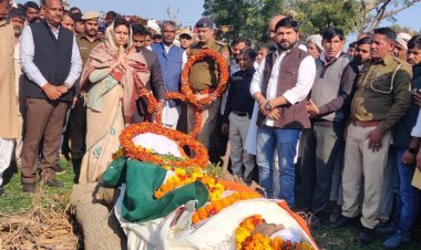 सहायक उप निरीक्षक की राजकीय सम्मान के साथ अन्त्येष्टि  उद्योग मंत्री शकुन्तला रावत ने पुष्प चक्र अर्पित कर दी श्रृद्धांजलि 