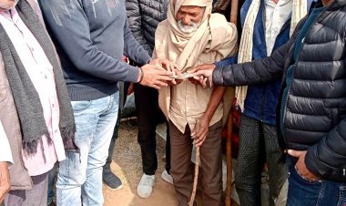 दो गरीब परिवारों को मिली आर्थिक सहायता