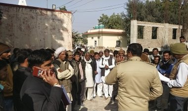 धीरासर के किसानों ने 11 हजार केवी की लाइन के तोड़े पोल व खोले जम्फर, अजीतसर के 55 कृषि कनेक्शन बंद, किसानों ने किया आंदोलन