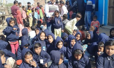 टिक्कल ग्रुप लाया बच्चों के चेहरे पर मुस्कान 70 बच्चों को वितरित किए गर्म कोट