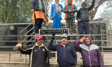 आजादी के अमृत महोत्सव वर्ष में राष्ट्र निर्माताओं की प्रतिमाओं को साफ कर दे रहे राष्ट्रभक्ति का संदेश 