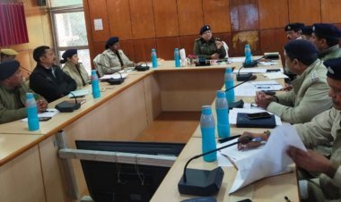 अपराध गोष्ठी के माध्यम से बढ़ते अपराधों में कमी लाने, अपराधियों के खिलाफ सख्त कानूनी कार्यवाही करने के सम्बन्ध में की चर्चा 