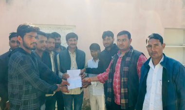 बागावास अहिरान में खेल मैदान आवंटित करने की मांग को लेकर ग्रामीणों ने विधायक को सौंपा ज्ञापन