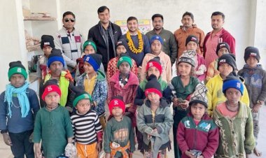 युवाशक्ति क्लब ने बच्चों  को बांटे ऊनी कपड़े 