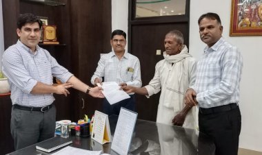 राजकीय विद्यालयों के विकास के लिए मृत्यु, जन्मदिन, पुण्य स्मृति तथा सेवानिवृत्ति पर राशि भेंट कर रहे है भामाशाह