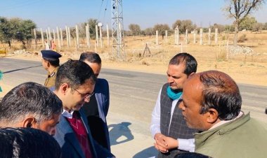 अंडरपास की मांग को लेकर जिला कलेक्टर को दिया ज्ञापन 