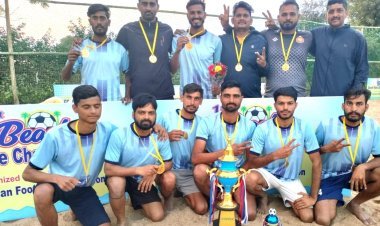 बीच सॉकर स्टेट चैंपियनशिप में सीकर विजेता बना