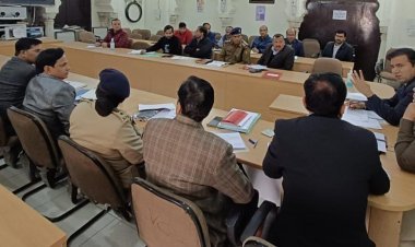 जिला कलक्टर की अध्यक्षता में आयोजित हुई जिला सड़क सुरक्षा समिति की बैठक