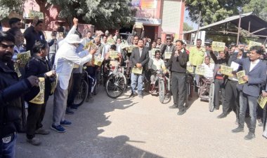 सैंकड़ों लोगों ने किया तहसील कार्यालय पर प्रदर्शन 