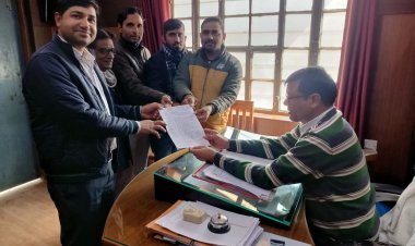 विभिन्न मांगों को लेकर मंत्रालयिक कर्मचारियों ने दिया मुख्यमंत्री के नाम ज्ञापन