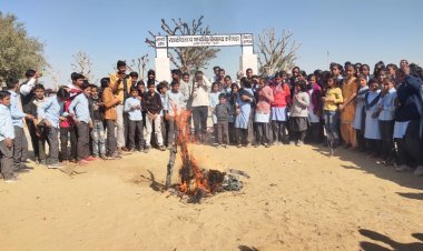 रिक्त पदों के चलते विद्यार्थियों व ग्रामीणों के दिया धरना