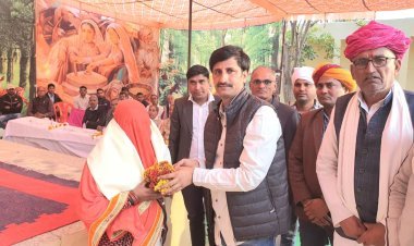 विधायक इंद्राज गुर्जर ने शहीद बुनकर के परिजनों का किया सम्मान 