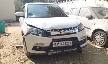 सड़क किनारे खड़े व्यक्ति की कार की टक्कर से मौत