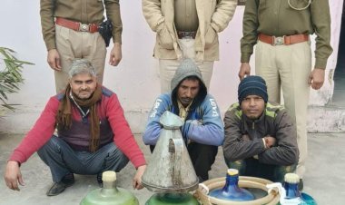 पुलिस ने वाहनों से तेल चोरी करते हुए 3 लोगों को किया गिरफ्तार 