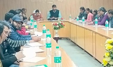 मुख्य कार्यकारी अधिकारी ने किया योजनाओं का रिव्यू