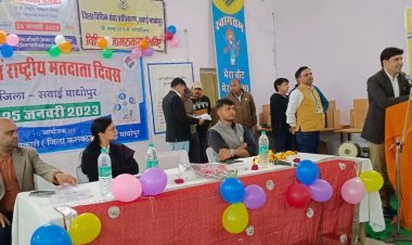 लोकतंत्र में मतदान त्यौहार से कम नहीं: जिला निर्वाचन अधिकारी