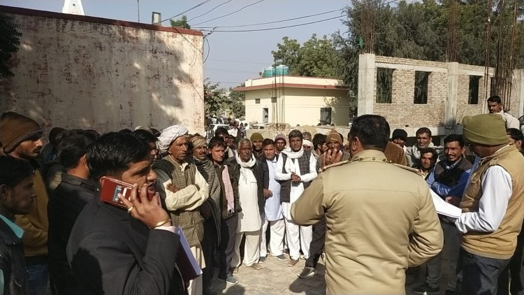 धीरासर के किसानों ने 11 हजार केवी की लाइन के तोड़े पोल व खोले जम्फर, अजीतसर के 55 कृषि कनेक्शन बंद, किसानों ने किया आंदोलन