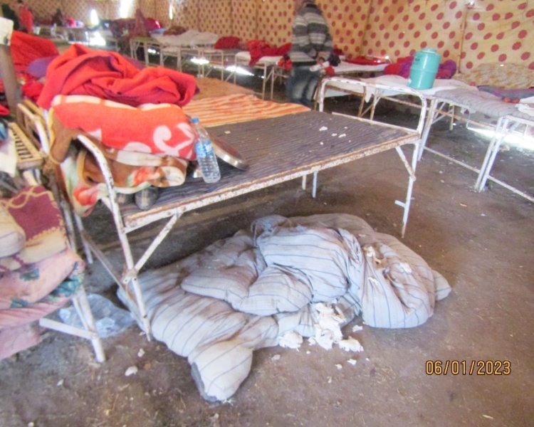 शाहपुरा शल्य एवं नेत्र निशुल्क चिकित्सा शिविर में गंदे पुराने संक्रमित बिस्तर