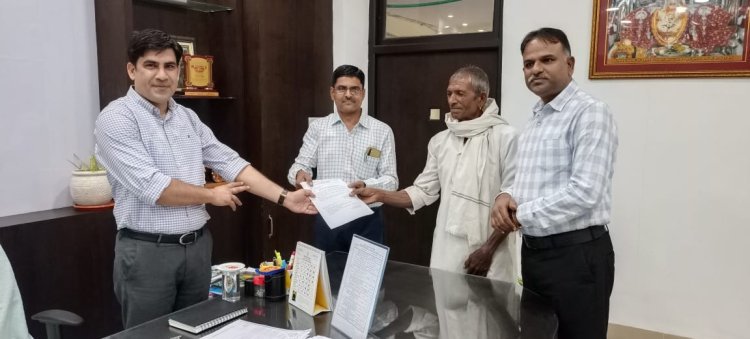 राजकीय विद्यालयों के विकास के लिए मृत्यु, जन्मदिन, पुण्य स्मृति तथा सेवानिवृत्ति पर राशि भेंट कर रहे है भामाशाह