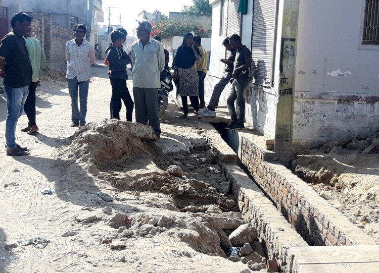 नाला निर्माण बना लोगों के लिए जी का जंजाल