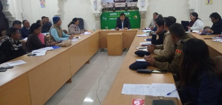 जिला कलक्टर की अध्यक्षता में विभागों की समीक्षा बैठक हुई आयोजित