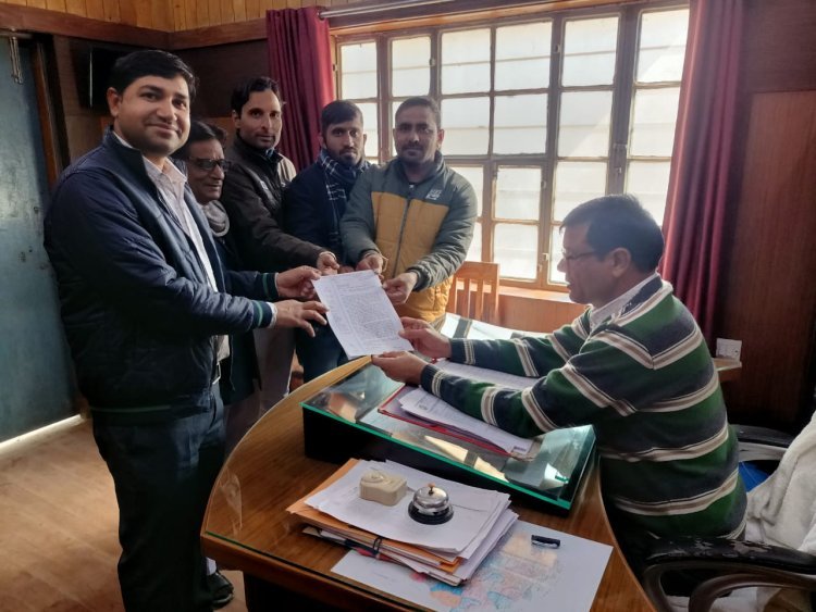 विभिन्न मांगों को लेकर मंत्रालयिक कर्मचारियों ने दिया मुख्यमंत्री के नाम ज्ञापन