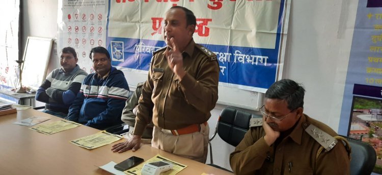 छात्राओं को सड़क सुरक्षा एवं ट्रैफिक नियमो की दी जानकारी