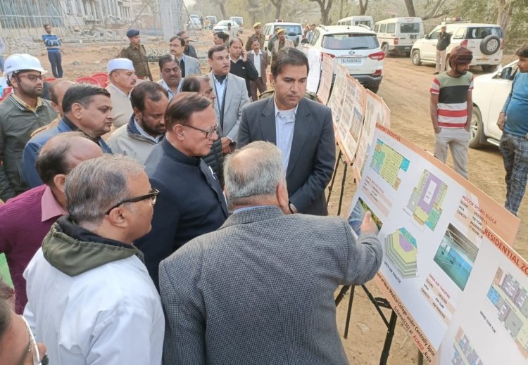 प्रभारी मंत्री डॉ. बी. डी कल्ला ने किया निर्माणाधीन मेडिकल कॉलेज का निरीक्षण