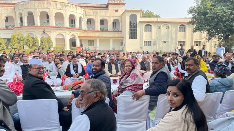हाथ से हाथ जोड़ो को लेकर कांग्रेस की बैठक आयोजित