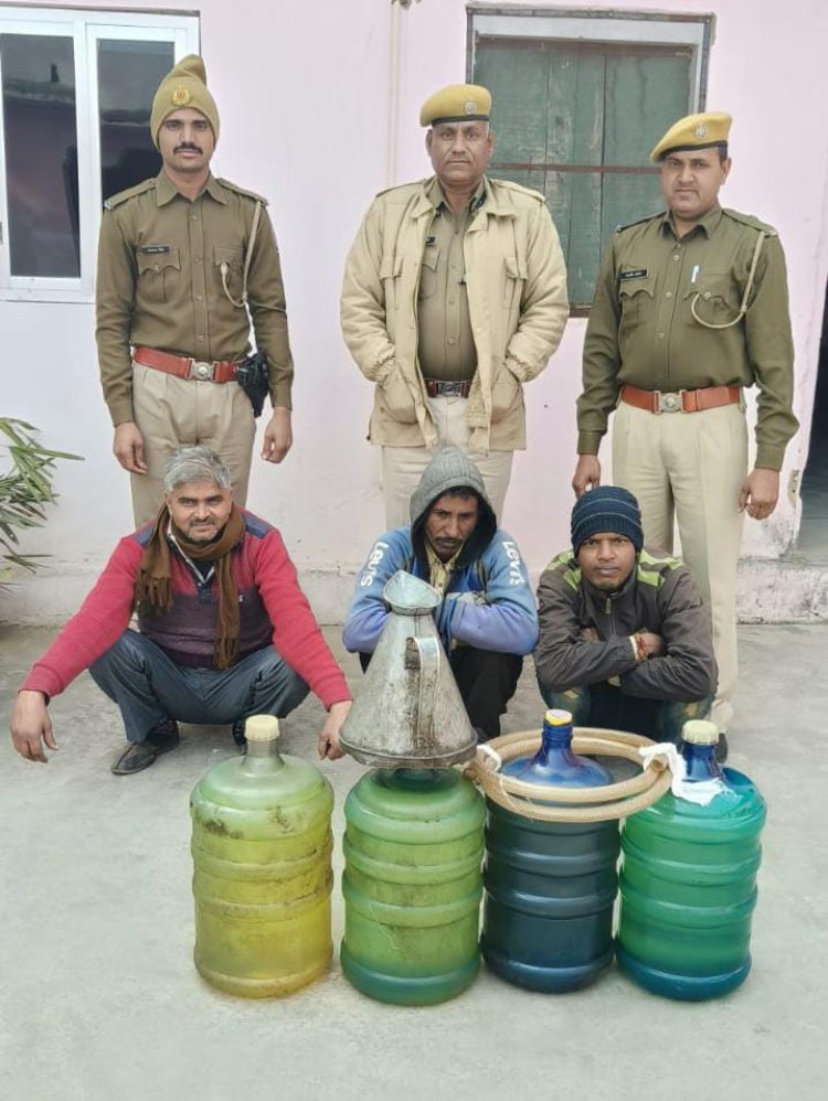 पुलिस ने वाहनों से तेल चोरी करते हुए 3 लोगों को किया गिरफ्तार