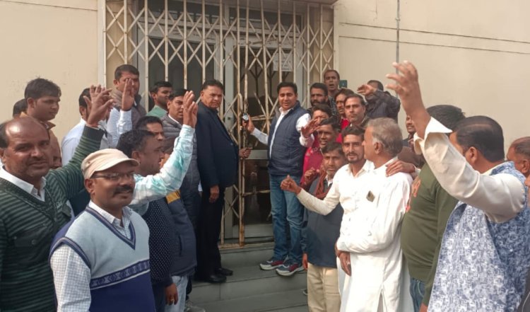बिजली दो अन्यथा निगम अधिकारियों के कार्यालय पर धरना व बहरोड़ में जड़ा ताला-बलजीत