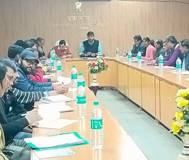 मुख्य कार्यकारी अधिकारी ने किया योजनाओं का रिव्यू
