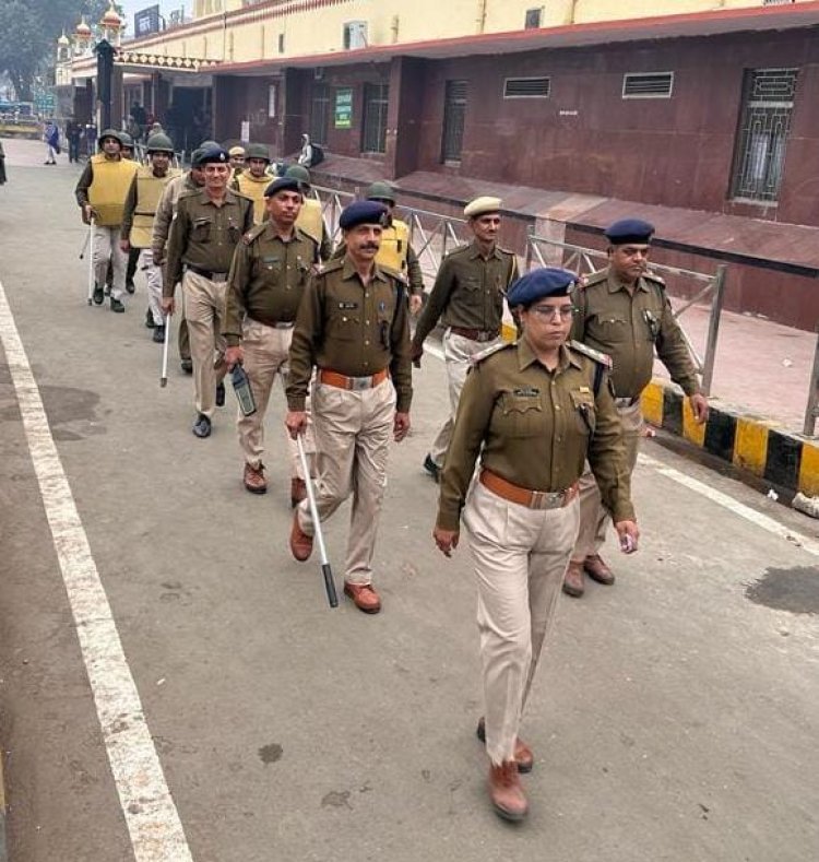 यात्रियों की सुरक्षा हेतु विशेष रुप से की जा रही है चेकिंग