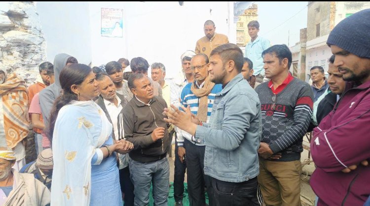 ग्राम वासियों ने बिजली की कटौती से परेशान होकर लगाया जाम 