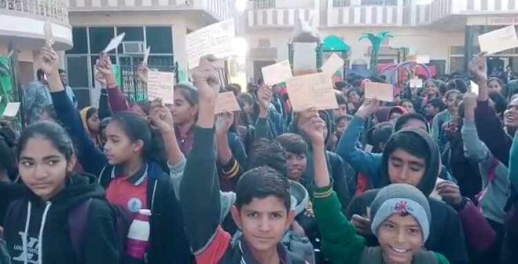 सैंकड़ों विद्यार्थियों ने सीएम को लिखे पोस्टकार्ड